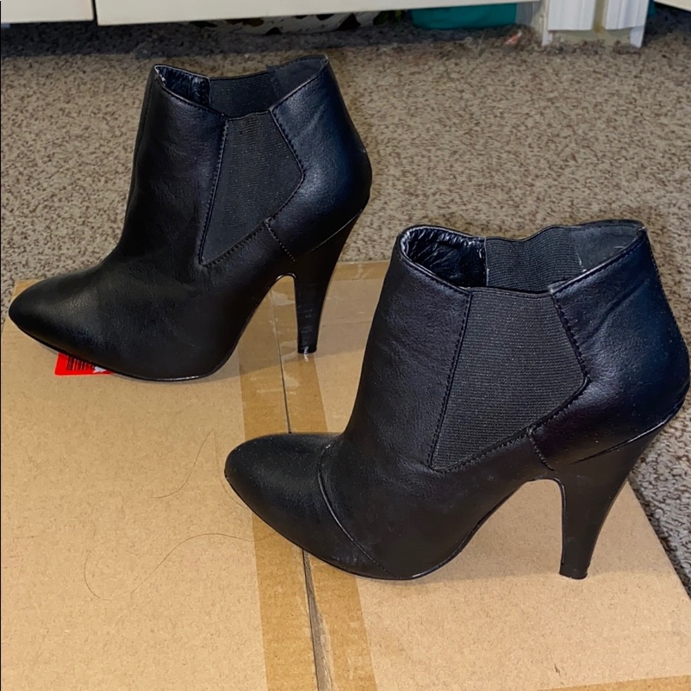 Black closed heels